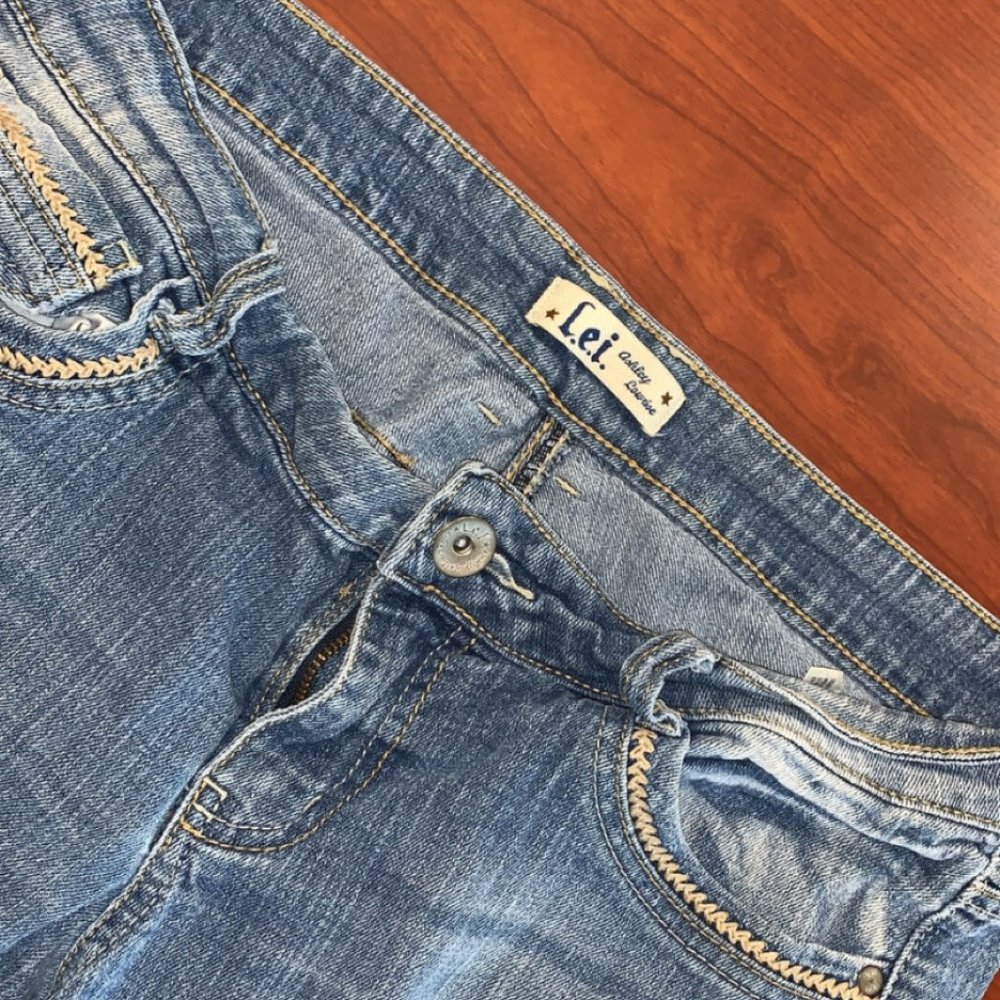 L.E.I Jean Capris EUC